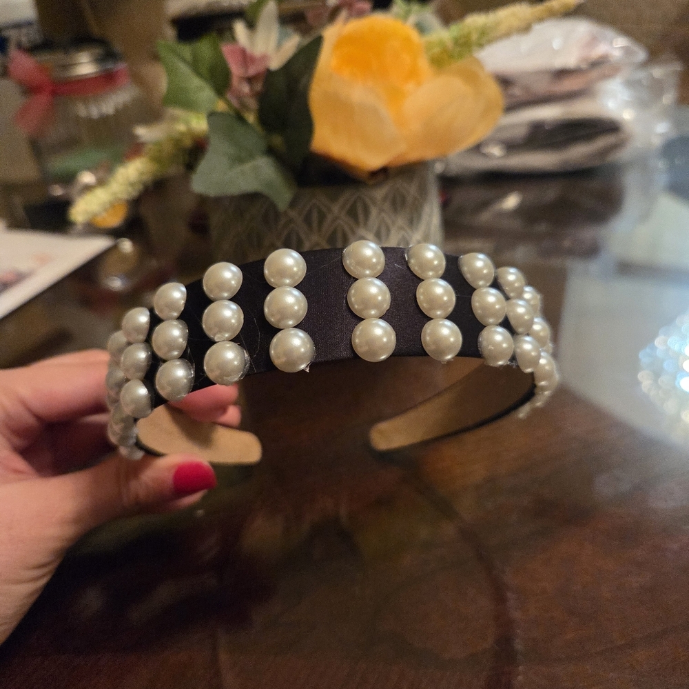 Handcrafted Elegant Black Pearl-Studded Headband - Picture 1 of 4